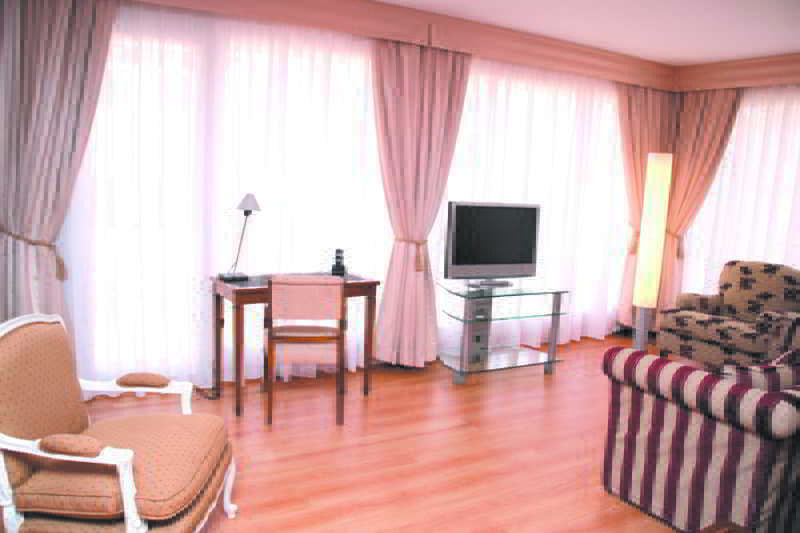 U Hotel Villa-Goma Zaragoza Dış mekan fotoğraf